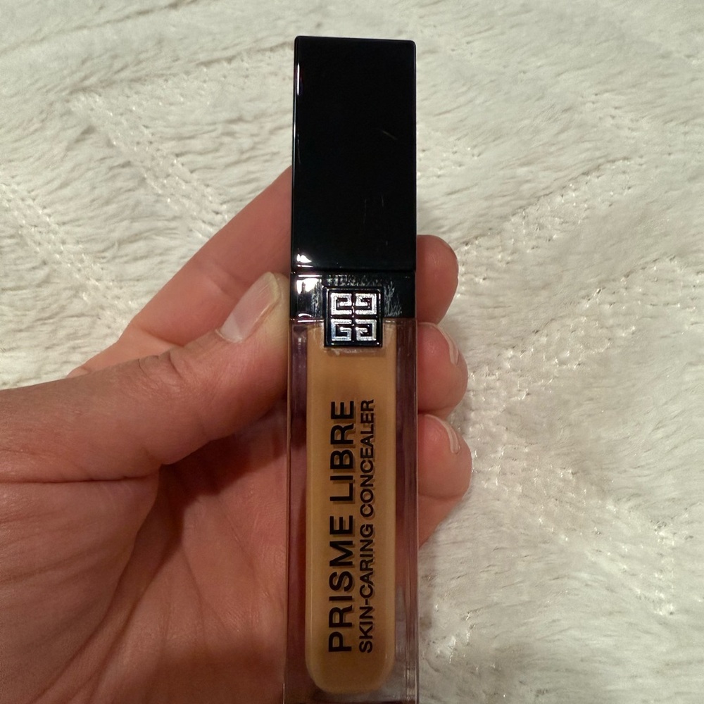 Givenchy Prisme Libre Skin-Caring Concealer in Tan
